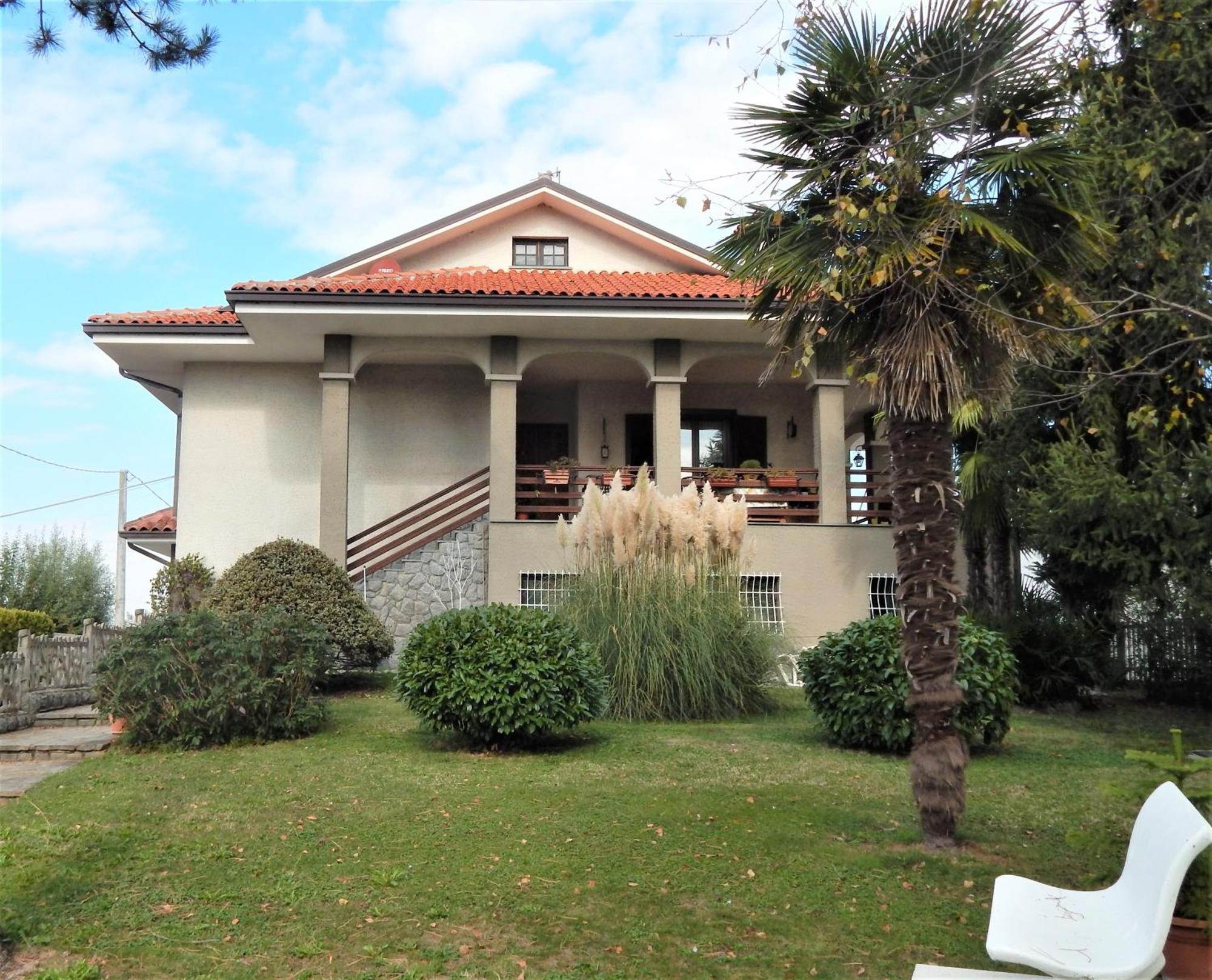 Amo' Le Langhe Bed & Breakfast Narzole Exterior photo